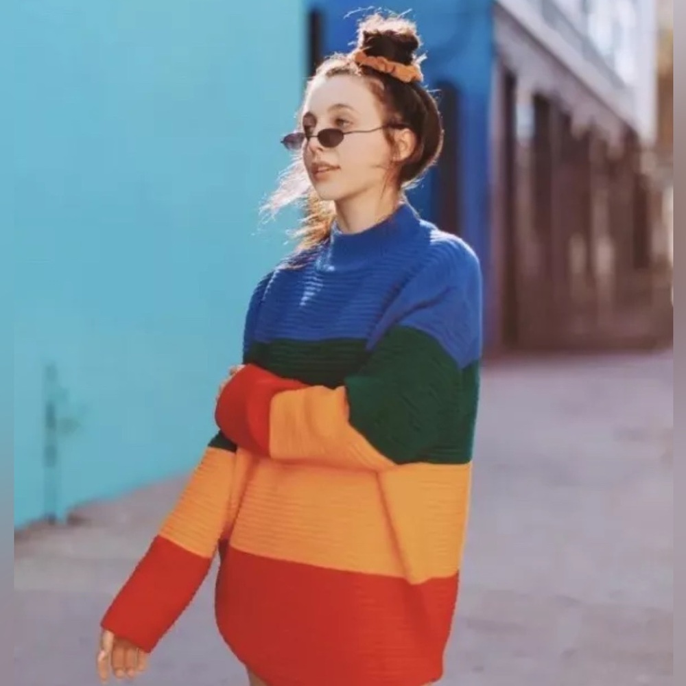 Emma Chamberlain Merch Size S Outfit & Sunglasses / Rainbow Sweater Dress Size S